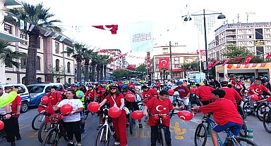 Yunusemre'de bisikletçiler, 23 Nisan’da pedal çevirdi