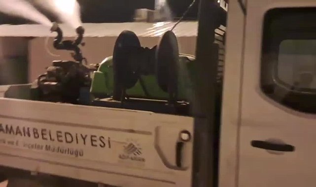 Adıyaman Belediyesi’nden sinek ve haşereye karşı gece mesaisi