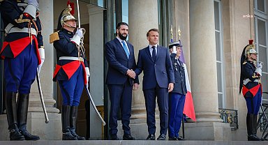 Ahmed El-Şara, Fransa Cumhurbaşkanı Macron ile görüştü