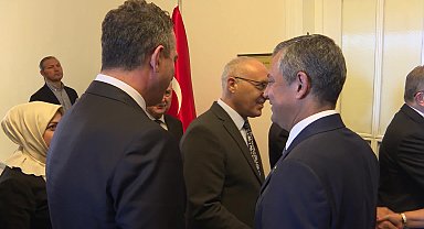 Ahmet Davutoğlu, Özgür Özel'i TBMM'de ziyaret etti