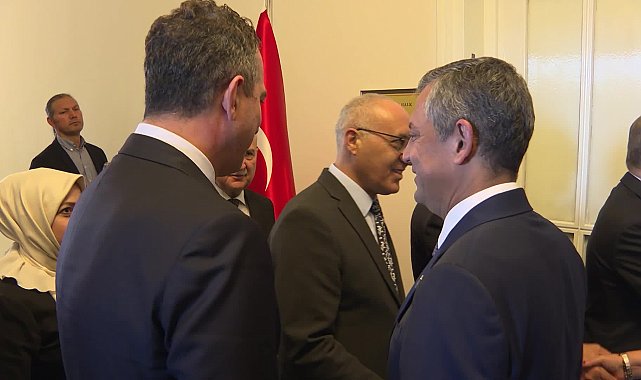Ahmet Davutoğlu, Özgür Özel'i TBMM'de ziyaret etti