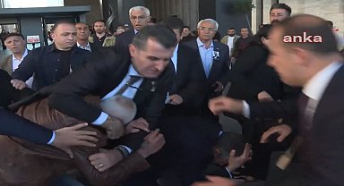 AK Partili kurmaylar Özgür Özel’e saldırıyı değerlendirdi: “Saldırgan belli ki oraya yönlendirilmiş. ‘Bir anda sinirlendim ‘bir tokat atayım dedim’ olayı değil bu”