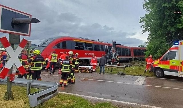 Almanya Passau'da tren ile TIR çarpıştı: En az 10 yaralı