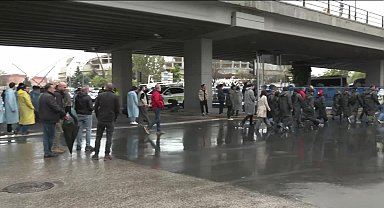 Ankara'da 1 Mayıs kutlamaları... Ulus'taki AKM önünde toplanan emekçiler, kutlamaların yapılacağı Tandoğan Meydanı'na yürüyüşe başladı