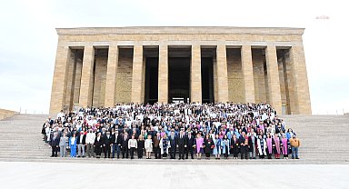 Ankara Eczacı Odası, Anıtkabir’de Bilimsel Eczacılığın 186. yılını kutladı