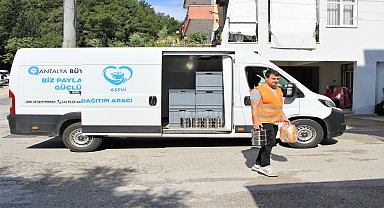 Antalya Büyükşehir Belediyesi Manavgat Aşevi’nin ihtiyaç sahiplerine sıcak yemek hizmeti sürüyor