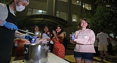 Antalya Büyükşehir Belediyesi'nden sınav haftasında öğrencilere çorba ikramı
