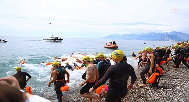 Antalya Büyükşehir Belediyesi, uluslararası açık su yüzme yarışı X-Waters’a ev sahipliği yaptı