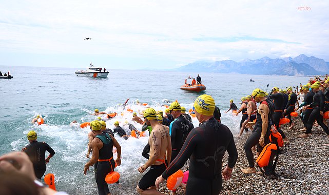 Antalya Büyükşehir Belediyesi, uluslararası açık su yüzme yarışı X-Waters’a ev sahipliği yaptı
