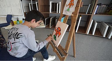Ataşehir Belediyesi’nin “Bizim Hikayemiz” programının konuğu, geleceğin ressam adayı otizmli Muhammed oldu 