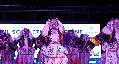 Aydın Büyükşehir Belediyesi'nin halk oyunları kursiyerleri yeteneklerini sergiledi 