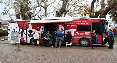 Balıkesir Büyükşehir Belediyesi'nin hayvan bakım ve tedavi aracı 