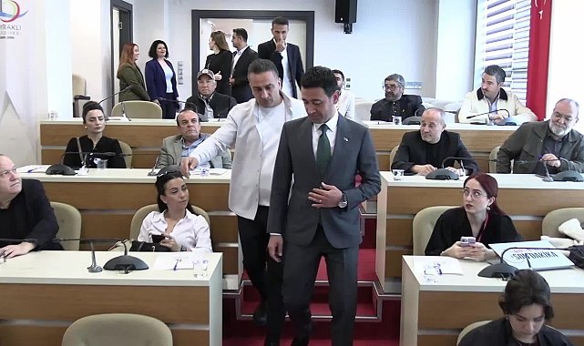 Bayraklı Belediye Başkanı Önal, görevdeki bir yılını değerlendirdi: Kentsel dönüşümün siyasi partilerin çekişme alanından çıkarılması gerekiyor