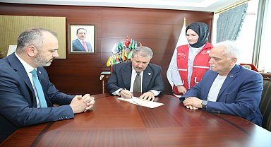 BBP Genel Başkanı Destici, kurban bağışlarını Gazze'ye ulaştırılmak üzere Türk Kızılayı'na emanet etti