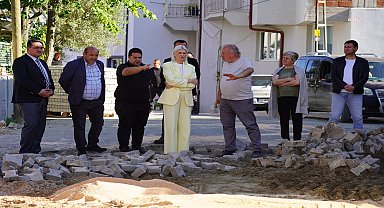 Bilecik Belediye Başkanı Subaşı, kilit parke taşı çalışmalarını inceledi