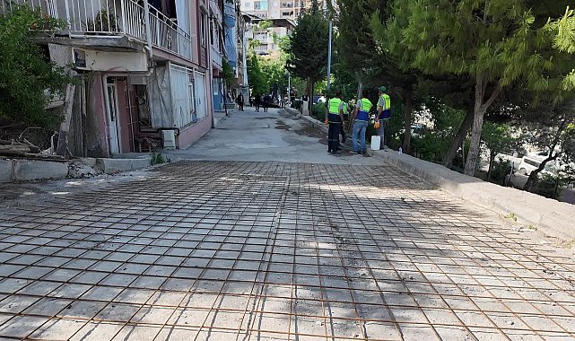 Bornova Belediyesi Altındağ’da beton yol çalışması başlattı