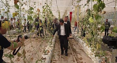 Buca Belediye'nin serasına yapılan sabotajın ardından toplu fide dikimi... CHP'li Adem: Bunu yapanları lanetliyorum, üretim durmayacak