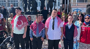 Burdur’da özel gereksinimli 14 genç için temsili asker eğlencesi düzenledi