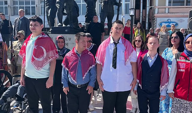 Burdur’da özel gereksinimli 14 genç için temsili asker eğlencesi düzenledi