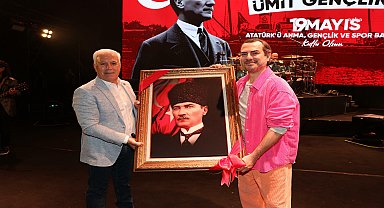 Bursa’da 19 Mayıs coşkusu, Mor ve Ötesi ile zirve yaptı
