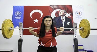 Çankayalı sporcu Özdemir 3 dünya rekoru kırdı