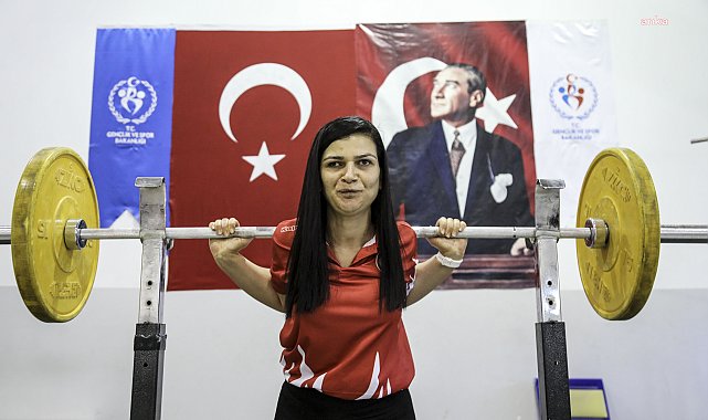 Çankayalı sporcu Özdemir 3 dünya rekoru kırdı