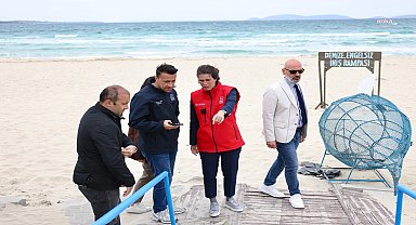 Çeşme'de Ilıca Plajı’nda yaz hazırlıkları sürüyor
