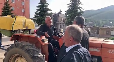 CHP’li Gürer'e konuşan Niğdeli çiftçi: Hiçbir şey ekmedim, ektiğimizde zarar ediyoruz. Önceki sene gibi kurak giderse ekimden yüzde 50 zarar