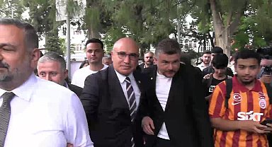 CHP’li Mahmut Tanal İzmir’de üniversite öğrencileriyle buluştu