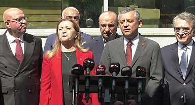 CHP Lideri Özgür Özel’in DİSK ziyareti…Özgür Özel: “Düşük ve yanlış açıklanan enflasyon; sofradan zeytin çalıyor, çocuğun beslenme çantasından muz çalıyor”