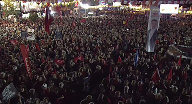 CHP'nin Esenler mitingi... Özgür Özel: Talebimiz emekçiler için asgari ücrete ara zamdır ve talebimiz emekliler için seyyanen zamdır