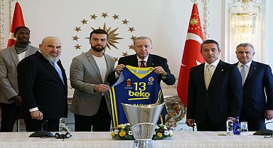 Cumhurbaşkanı Erdoğan, THY Avrupa Ligi şampiyonu Fenerbahçe Beko Basketbol Takımı'nı kabul etti