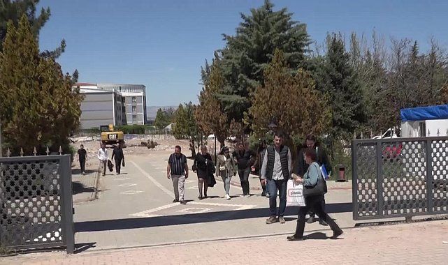 Depremde 78 kişiye mezar olan Hakimbey Apartmanı davasında mahkeme, dosyanın mütalaa hazırlanması için savcılığa gönderilmesine karar verdi