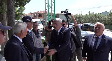 Dervişoğlu'nun şehit kabrindeki duygusal anları...