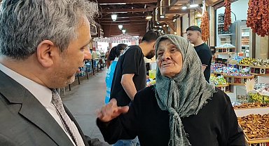 DEVA Partisi Genel Başkan Yardımcısı Türkmen'e konuşan Elazığlı vatandaş: ''Ben bu yaşa kadar hep umutluydum. Ama bu diplomanın iptal edilmesi ile umutsuzum artık''