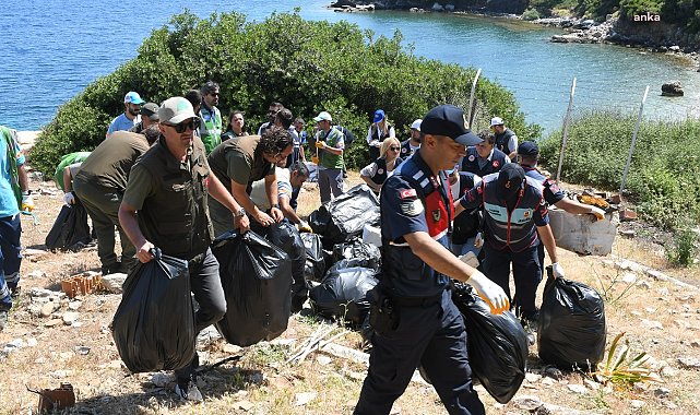 Dilek Yarımadası Büyük Menderes Deltası Milli Parkı’nda kıyı temizliği