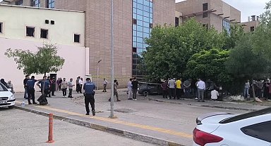 Diyarbakır’da otomobil hastane önünde bekleyen kalabalığa daldı: 1 ölü, 1 yaralı