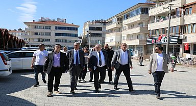 Edremit Belediye Başkanı Ertaş, düzenlemesi tamamlanan kapalı pazaryerinde incelemelerde bulundu