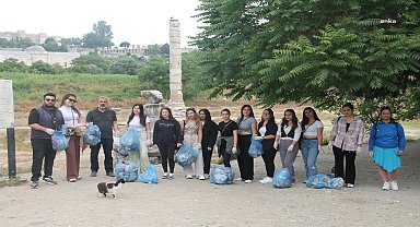 Efes Meslek Yüksekokulu öğrencilerinden kültürel miras alanlarında temizlik farkındalığı