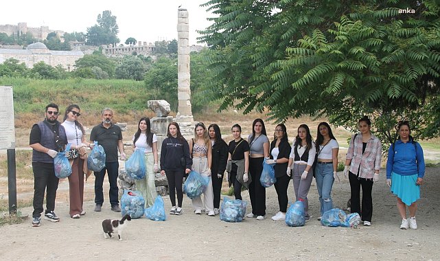 Efes Meslek Yüksekokulu öğrencilerinden kültürel miras alanlarında temizlik farkındalığı