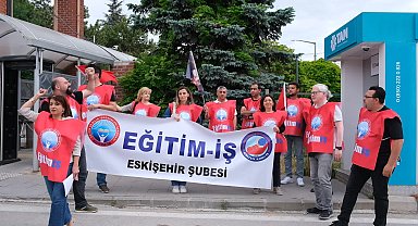 Eğitim İş’ten Anadolu Üniversitesi önünde açıklama: “Üniversiteler liseden hallice yapılara dönüştürüldü”