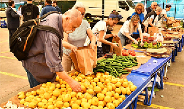 Ekopazar İzmir 15 yıldır çiftçiye destek oluyor