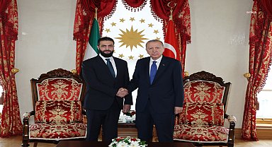 Erdoğan-Şara görüşmesi... İletişim Başkanlığı: ''Cumhurbaşkanı Erdoğan ABD ve AB'nin Suriye'ye yönelik yaptırımları kaldırma kararının memnuniyetle karşılandığını söyledi''
