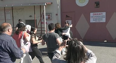Esila özgürlüğüne, fotoğraf makinesine kavuştu: Gençlerin geleceğe küstürülmemesi gerekiyor. Adalete inancımı kaybetmedim, hayal kurmaya devam ettim