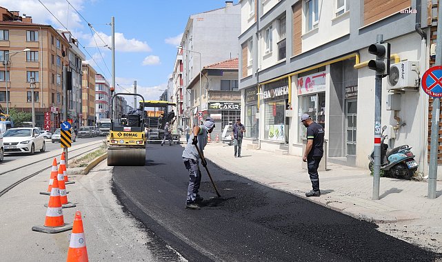 Eskişehir Büyükşehir Belediyesi, Birlik Caddesi’nde bakım onarım çalışmalarına başladı