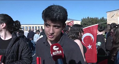 Gençler, 19 Mayıs dolayısıyla Anıtkabir'i ziyaret etti: