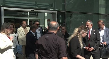 Gündoğdu Meydanı’ndan yurttaşlar tutuklu Ekrem İmamoğlu’na destek verdi