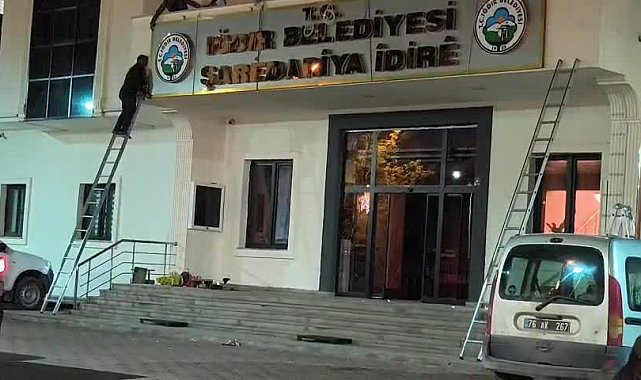 Iğdır Belediyesi'nin tabelasına Kürtçe adı eklendi