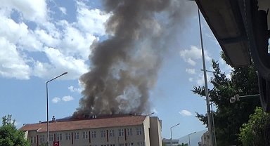 Iğdır'da kız öğrenci yurdu çatısında yangın