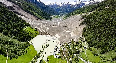 İsviçre’nin Lötschental vadisi’nde buzul çökmesi sonucu Lonza nehri tıkandı 2 bin kişi risk altında